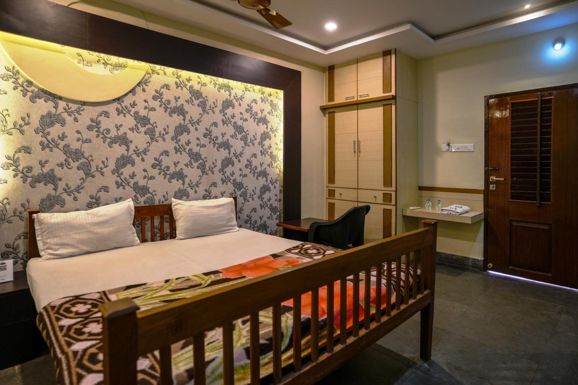 La Courtyard Hotel ปอนดิเชอรี ภายนอก รูปภาพ